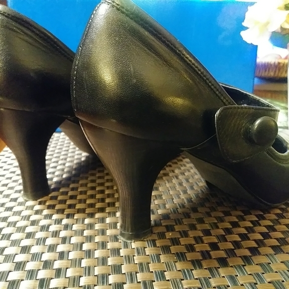 Pierre Michel heels size 6.5 B. - Picture 13 of 14